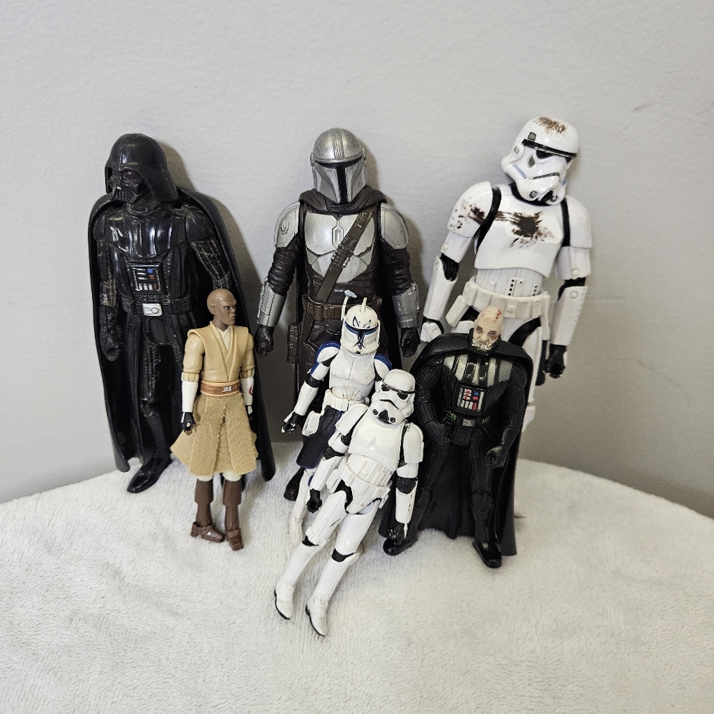 Star Wars Action Figure Set - Black, White, Tan - Picture 10 of 16